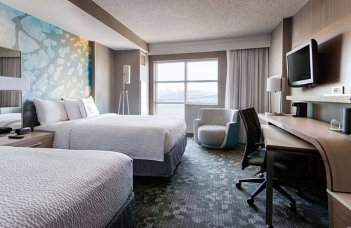 Emeryville Hotel | Revel in the Lap of Luxury! Minutes from Emeryville Community Organic Garden