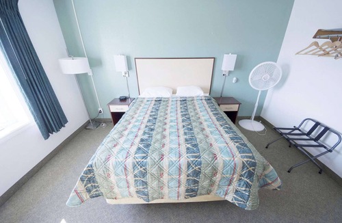Fairbanks House | Rewak Studios: Gigabit Powered WiFi! Hotel-Style Furnished Studios-Easy Walk to Lots of Places