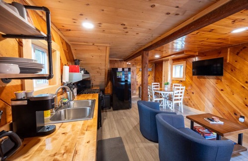 Northeast Somerset Cabin | Ripple - Cabin 3 · Lawrence`s Lakeside Cabins | Kayaks and Arcade Game