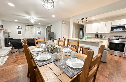 Carthage Cottage | River & Mountain Views. Theater Room + Fire Pit. Near Waterfalls & Nashville