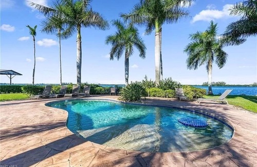 Alabama Grove Terrace House | Riverfront Paradise Sunrise to Sunset 180 degree view of Caloosahatchee River