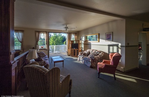 College Hotel | Rivers Edge Resort