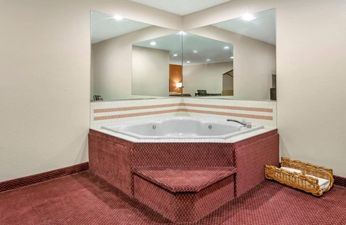 Coopersville Hotel | Rodeway Inn Coopersville
