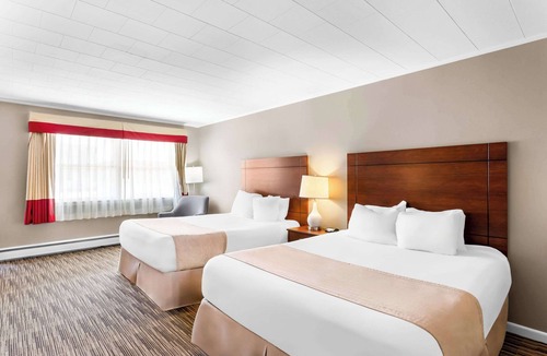 Gorham Hotel | Rodeway Inn Gorham Riverside