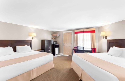 Gorham Hotel | Rodeway Inn Gorham Riverside