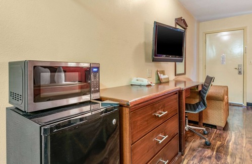 Jeffersonville Hotel | Rodeway Inn Jeffersonville - Washington Court House
