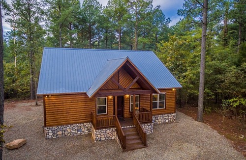 Hochatown Cabin | Romantic Music-Inspired Cabin with Hot Tub, Spa Bath, Outdoor TV & Fireplaces