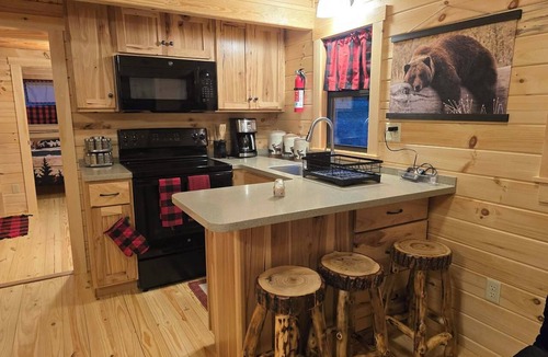Vein Mountain Cabin | Romantic Woodsy nook located in Union Mills, North Carolina.