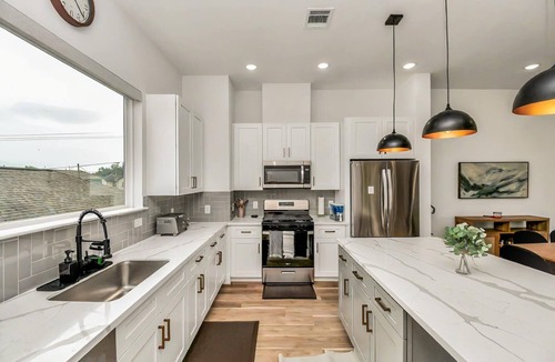 Greater Third Ward House | Rooftop Theater ~ 5 Minutes to Downtown! ~ City Views