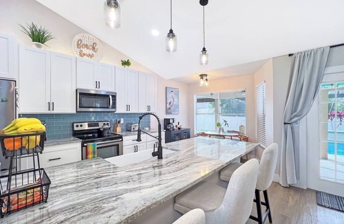 Trafalgar House | Ruby's Retreat, heated pool, private oasis, fenced backyard