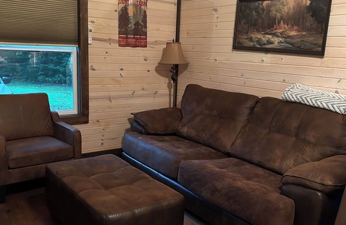 McFarlan House | Rustic 1 bedroom/1 bath home w/loft that sleeps 8. Near Shawnee National Forest