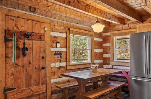 Newland Cabin | Rustic 5BR Cabin Near Grandfather Mtn, Linville & Blue Ridge Parkway – Sleeps 12