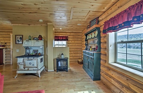 Sterling Cabin | Rustic Cabin Near Palisade State Park w/Deck!