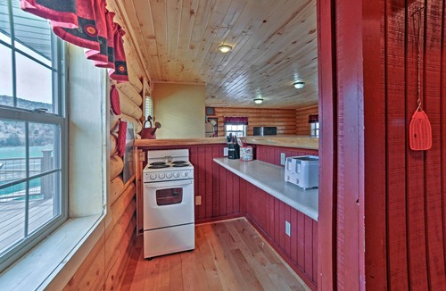 Sterling Cabin | Rustic Cabin Near Palisade State Park w/Deck!