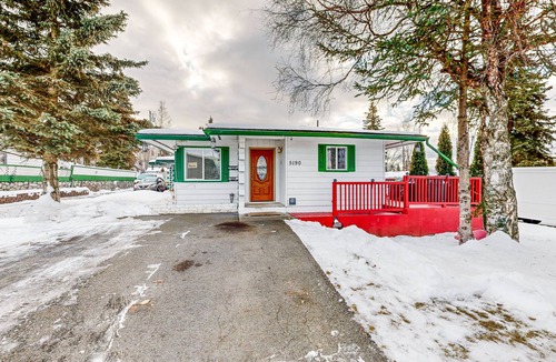 Russian Jack Park House | Rustic dog-friendly home close to skiing, mountains, and golf course