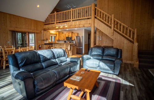 Babbitt Cabin | Rustic luxury at its finest: The Bent Paddle