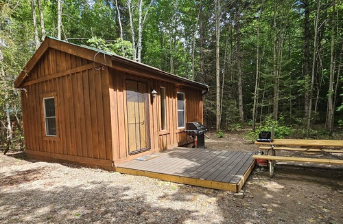 Unorganized North East Parry Sound Cabin | Rustic Off Grid Cabin. Pet Friendly, Private environment