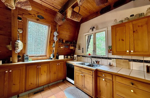 Schroon Lake Cabin | Rustic Pine Lodge - Cozy 4 BR Adirondack Escape