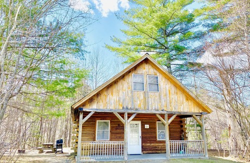 Twin Mountain Cabin | Rustic riverfront cabin- 15 minutes from the Cog Railway and Crawford Notch.