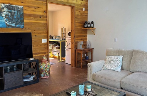 Penn Valley Apartment | Rustic Studio Getaway Pet Friendly