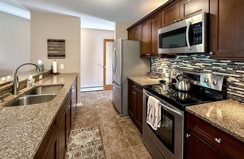 Bretton Woods Apartment | S29 Top-Floor Bretton Woods Condo with Stunning Mount Washington Views & Cozy Fireplace