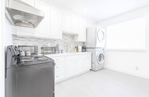 Sunnyvale West Apartment | Safe 2BR Apt w/AC/Washer/Dryer/EV on 1F-Sunnyvale
