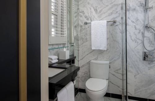 Theater District Hotel | San Francisco Getaway: Relaxing Room Close to Museum of Modern Art