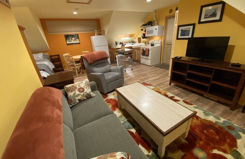 Douglas Apartment | Sandy Beach Retreat Sunrise Studio- steps from Sandy Beach & Treadwell Trail!
