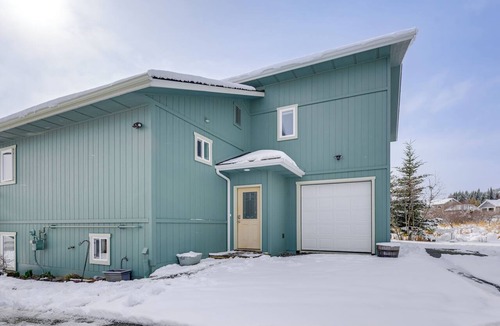 Homer Apartment | Scenic & Cozy 'Sweet Northern Comfort' in Homer!