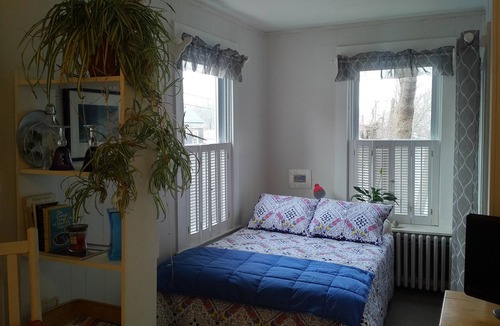 Tisbury Apartment | Sea Captain's Victorian studio bedroom apartment. Pets OK