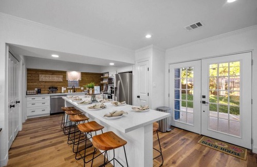 El Lago House | Seabrook 3BR Sleeps 10 | Walk to El Jardin Beach, Near Kemah Boardwalk