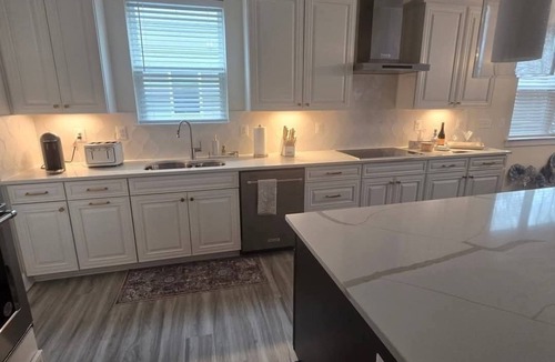 Selbyville House | "Seas the Stay" Spacious 5-bedroom house, Great location, with WiFi, Gym. Pool,