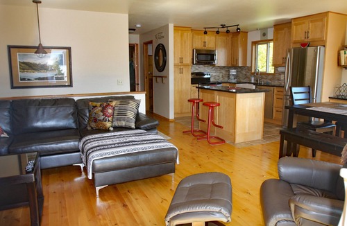 Ketchikan House | Seaside Garden House Located Near The Marina.