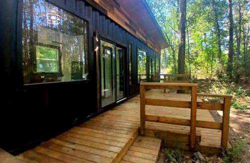 Plantersville House | Secluded Container with BBQ for a Waterfront Retreat, Perfect for Fishing and Roasting S'Mores in Grimes County, Texas