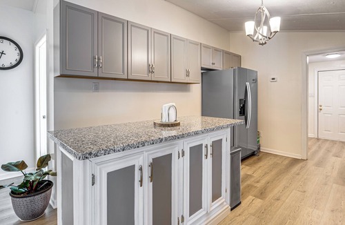 Springfield House | Secluded Family Home in Springfield, Pets Welcome!