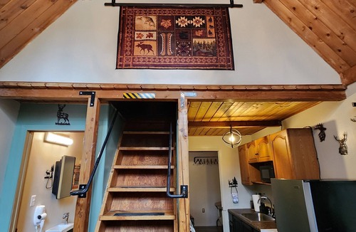 Bear Creek Cottage | Secluded group of cottages close to town