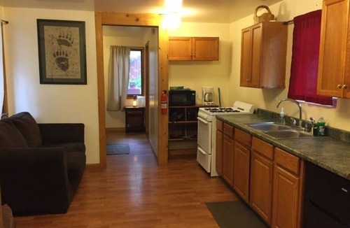 Bear Creek Cottage | Secluded group of cottages close to town