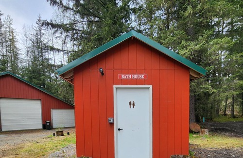 Bear Creek Cottage | Secluded group of cottages close to town
