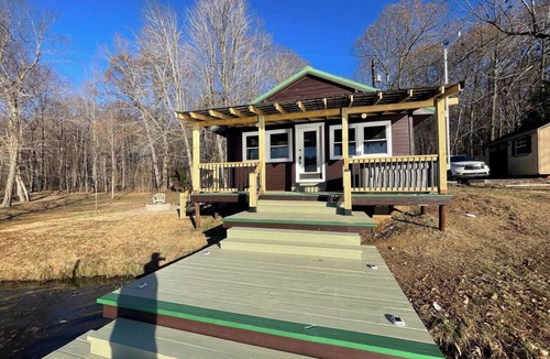 Brookport House | Secluded Lakefront Cabin with Hot Tub - Near Shawnee