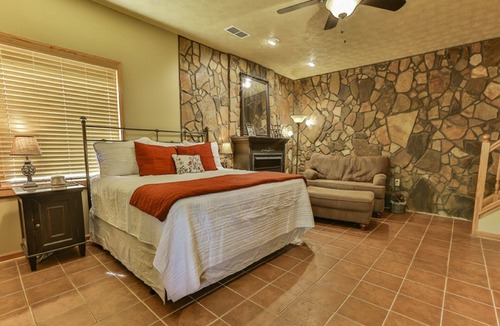 Walnut Mountain Cabin | Secluded Mountain Falls - Hot Tub, Dog Friendly/Minimum Age Requirement of 25 yr