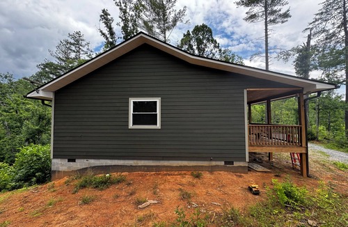 Marion House | Secluded Mountainside 3 Bedroom Home