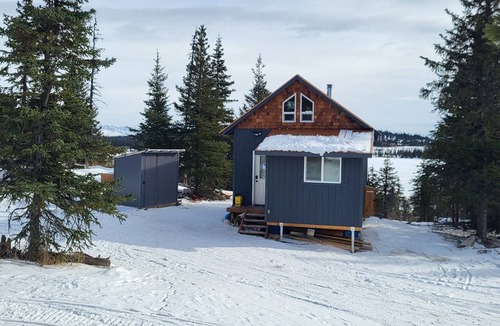 Homer Cabin | Secluded Off Grid Dry Lakefront Cabin- Unplug, Relax, and Recharge