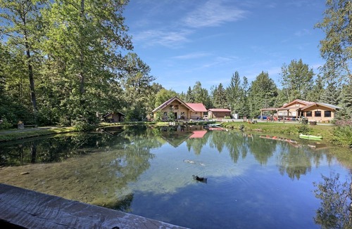 Hope Cabin | Secluded Rustic Log Cabin with Eagle Nest Views near Bear Creek Pond in Hope, Alaska