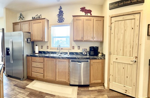 Florissant House | Secluded Spacious Mountain Retreat, Views, Hot Tub, Big Kitchen, A/C, Playroom
