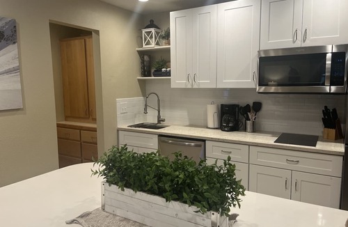 Park City Condo | See Newly Remodeled next to Hot tub, Pools, Sauna Walk to new 10 person Gondola!