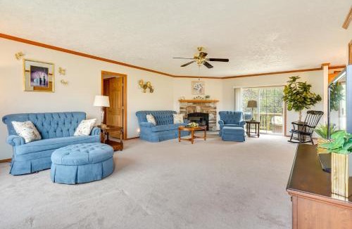 Zanesville Apartment | Serene Zanesville Getaway: Hot Tub, 2 Decks!