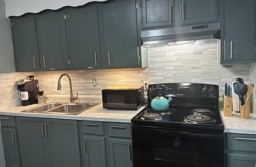 Springfield House | Serenity 2, Updated, Clean Home, Ifit Bike,WiFi, Fenced yard, near Yellow Spring