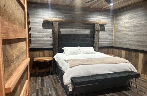 Goreville House | Serenity found in this large, lodge-style 4-bedroom house surrounded by nature