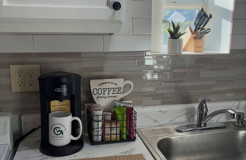 Springfield Apartment | Serenity Tiny House, Full Kitchen, Living Room, 1 BDRM, Backyard