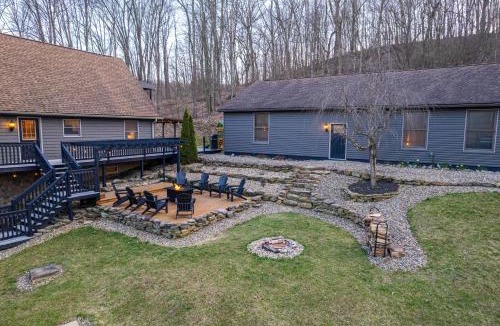 Killbuck House | ‘Shady Point Retreat’ w/Hot Tub & Pickleball!